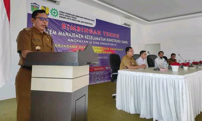 Wali Kota Sungai Penuh Ahmadi Zubir,