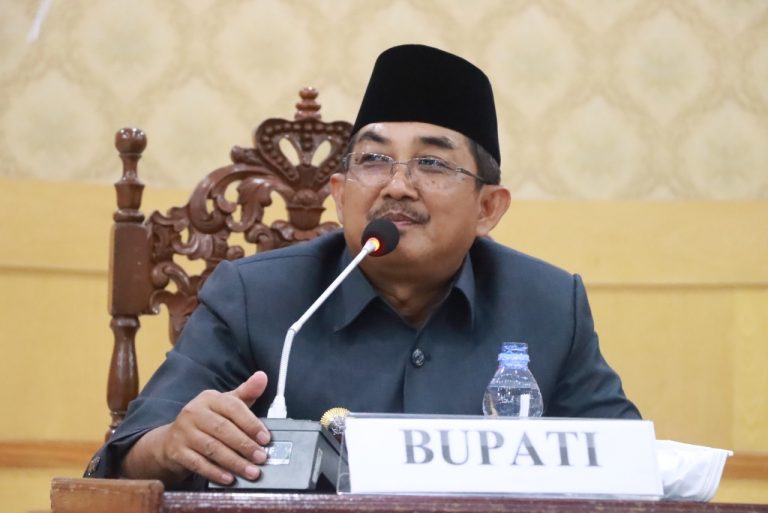 Bupati Tanjung Jabung Barat (Tanjabbar) Drs H. Anwar Sadat MAg