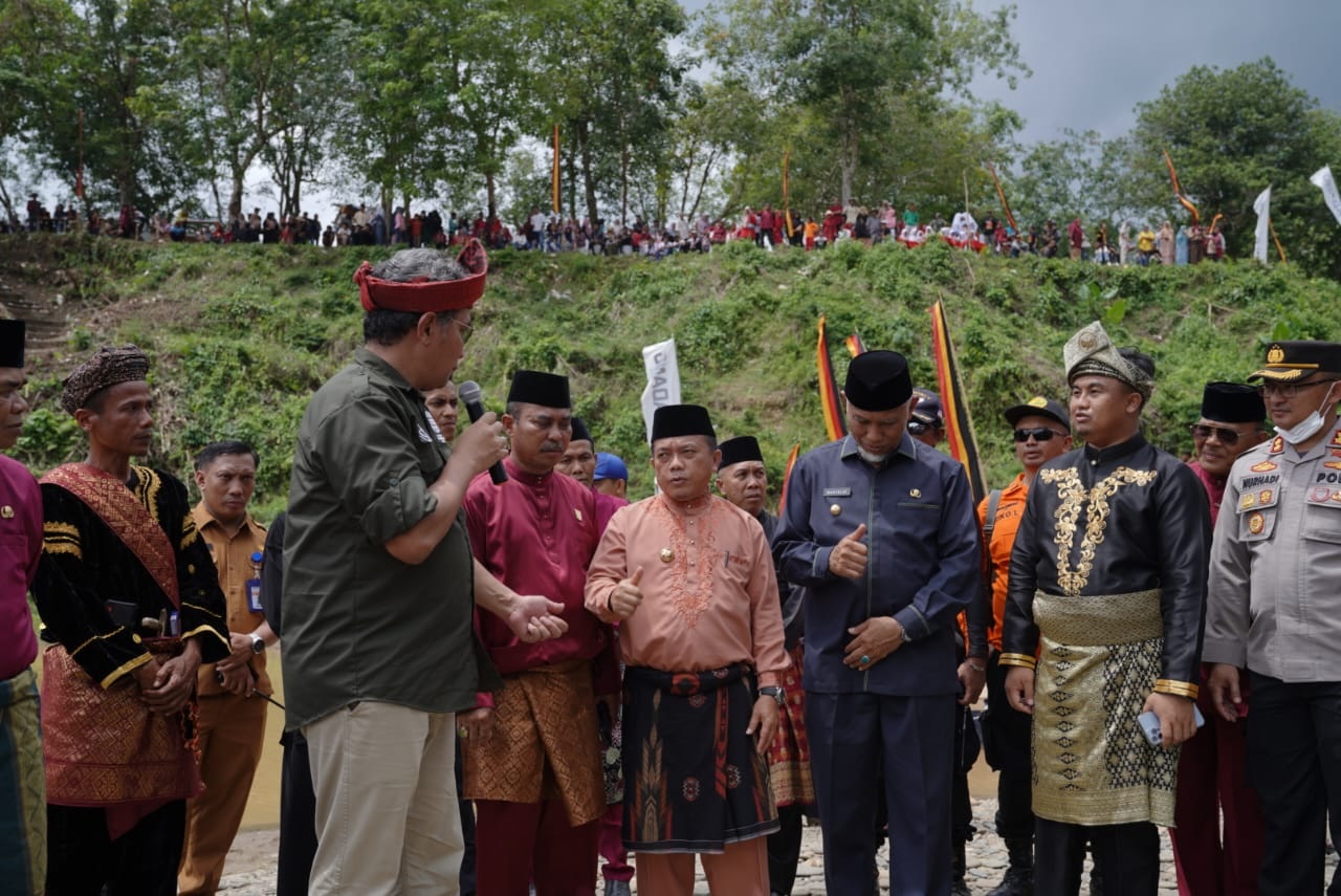 Gubernur Jambi, Dr.H.Al Haris,S.Sos.,M.H., hadiri Festival Pamalayu 2022 yang berlangsung di Komplek Candi Pulau Sawah, Dharmasraya Provinsi Sumatera Barat.