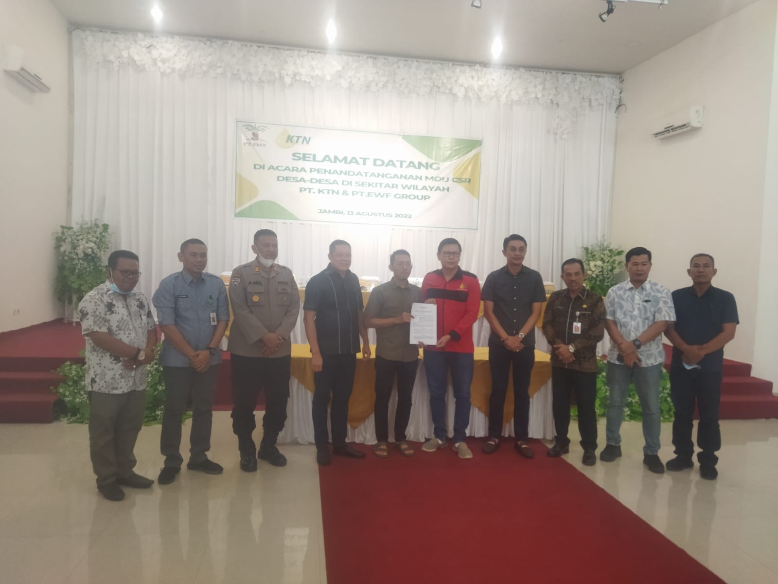 penandatanganan Memorandum of Understanding (MoU) Coorporate Social Responsibility antara PT Kurnia Tunggal Nugraha (KTN), PT Erasakti Wira Forestama (EWF) dengan desa-desa yang di Kecamatan Taman Rajo, Kumpeh Ulu, dan Kecamatan Kumpeh.