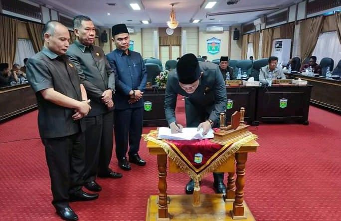 Paripurna pengesahan APBD-P 2022 di DPRD Kota Sungai Penuh.