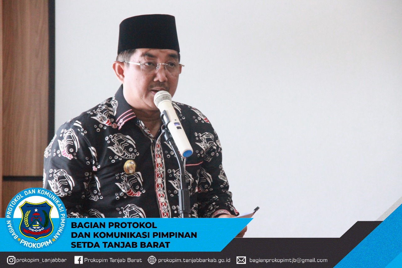 Bupati Tanjab Barat Drs. H. Anwar Sadat, M. Ag
