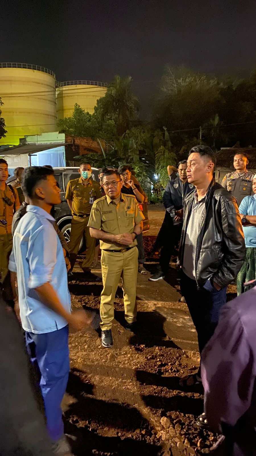blokir jalan Pj Bupati Muaro Jambi, Bachyuni Deliansyah.