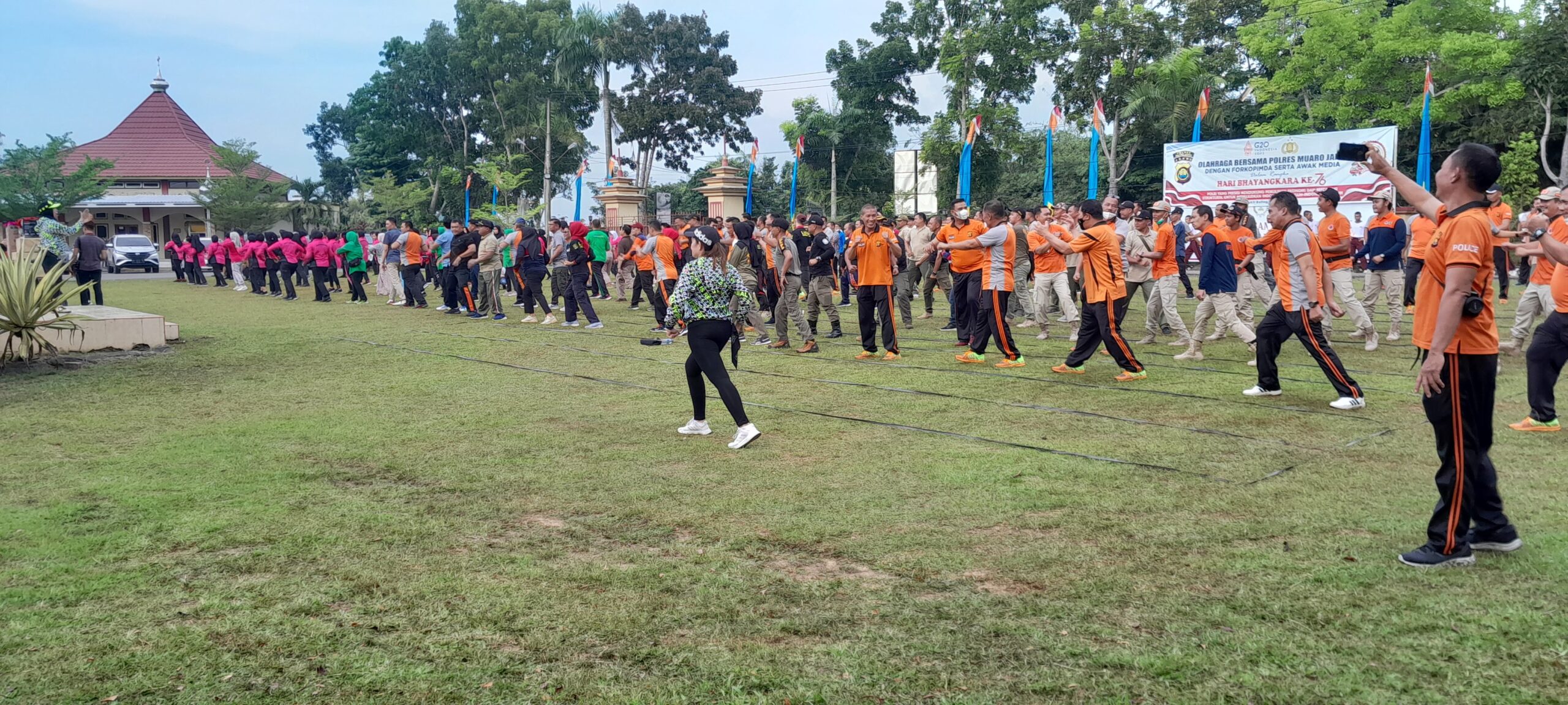 kegiatan senam sehat di Halaman Mapolres Muaro Jambi.