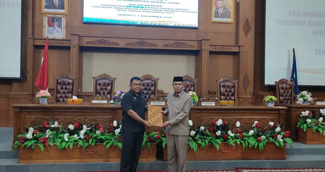 Wakil Ketua DPRD Ahmad Haikal bersama Sekda Budhi Hartono.