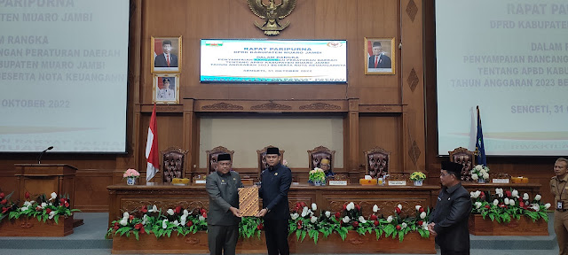 Ketua DPRD Muaro Jambi Yuli Setya Bakti