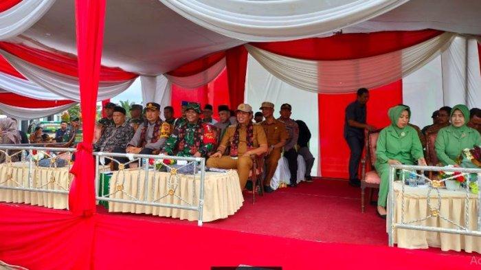 Bupati Batanghari Muhammad Fadhil Arief membuka kegiatan TNI Manunggal Membangun Desa (TMMD) ke-115 tahun 2022 di Lapangan Kantor Camat Maro Sebo Ulu