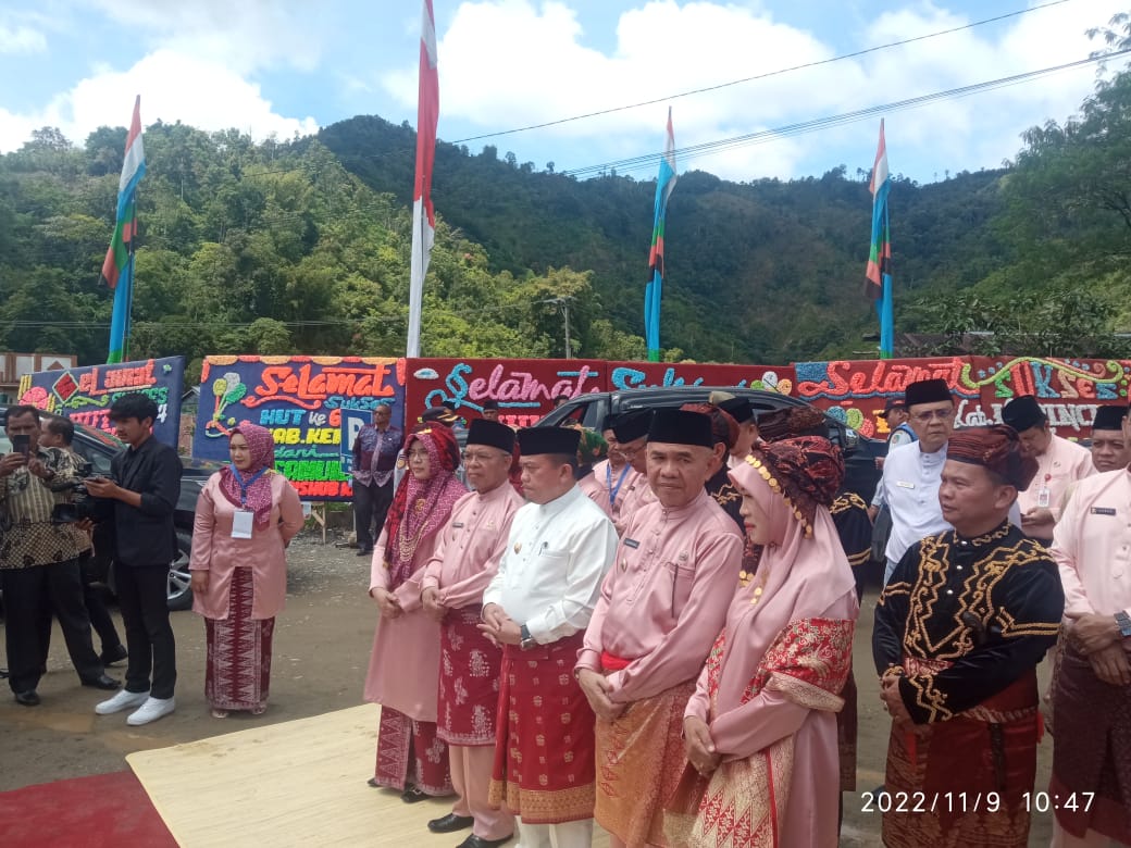 Gubernur Al Haris bersama Bupati Kerinci dalam acara HUT Kerinci ke-64.