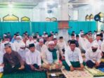 Bupati Batanghari Muhammad Fadhil Arief melaksanakan salat Iduladha 1443 Hijriah di Masjid Baiturrahmah Perumnas