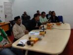 mengikuti rapat melalui zoom meeting bersama Sekda Provinsi Jambi