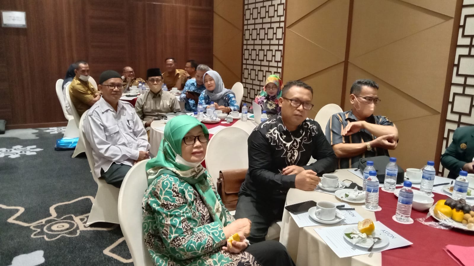 Dr.Hj. Armida, M.Pd., mewakili MUI Provinsi Jambi saat menghadiri kegiatan BKKBN di Hotel Aston Kota Jambi.
