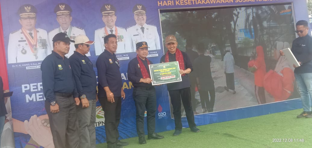 Gubernur Jambi Dr.H. Al Haris, bersama Bupati Adirozal.