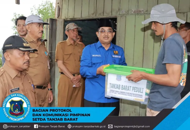 Bupati Tanjung Jabung Barat Drs. H. Anwar Sadat