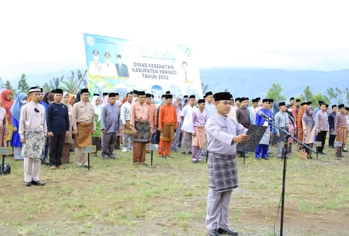 Pemerintah Kabupaten Kerinci menggelar upacara peringatan Hari Ulang Tahun (HUT) Provinsi Jambi yang ke-66 tahun 2023 di Lapangan Perkantoran Bupati Kerinci.