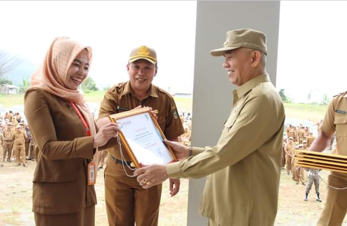 Bupati Kerinci Dr. H. Adirozal,