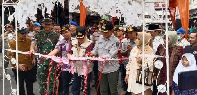 Ketua DPRD Kota Sungai Penuh, Fajran menghadiri pembukaan Pasar Ramadahan dan Pasar Mambo