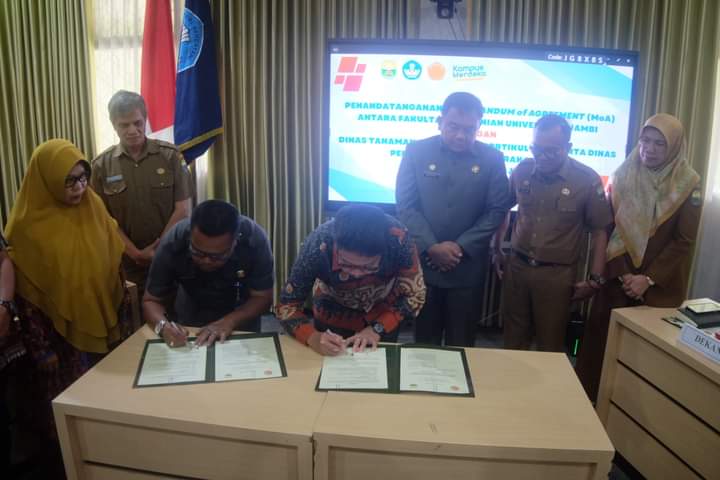 Penandatanganan Memorandum of Agreement (MoA) antara Pemerintah Kabupaten Muaro Jambi dengan Fakultas Pertanian Universitas Jambi.