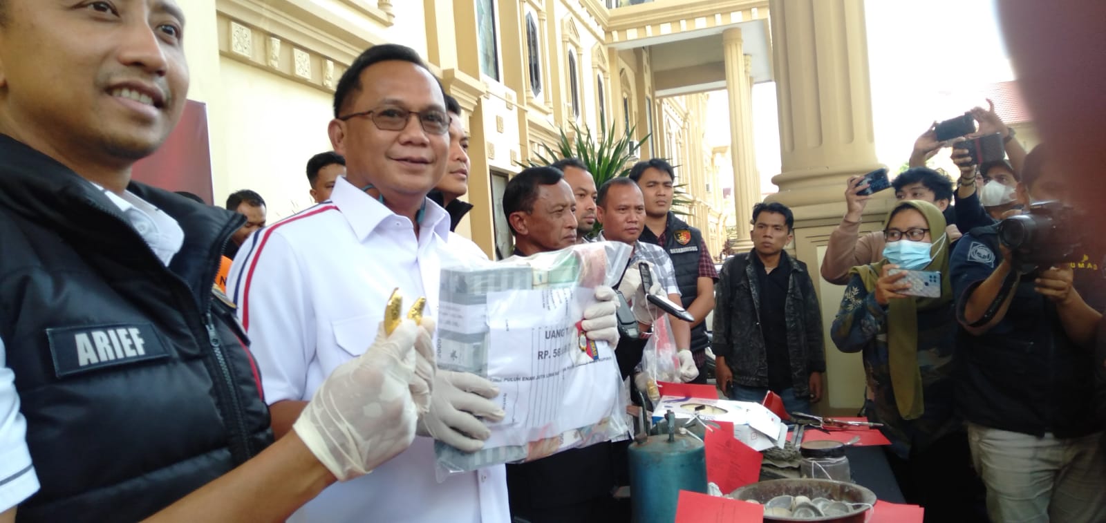 Polda Jambi gelar konferensi pers penangkapan empat pelaku PETI di Kabupaten Muaro Bungo.