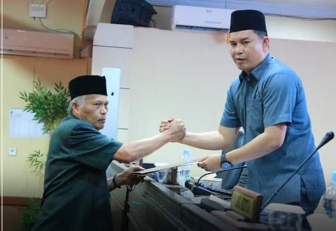 paripurna internal penyampaian pandangan umum Fraksi-fraksi Dewan terhadap dua Ranperda inisiatif DPRD Kota Sungai Penuh