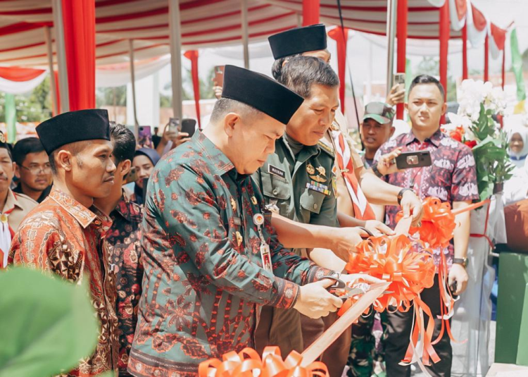 Gubernur Jambi Al Haris resmikan Gedung MTS Soleh Al Mubarok.