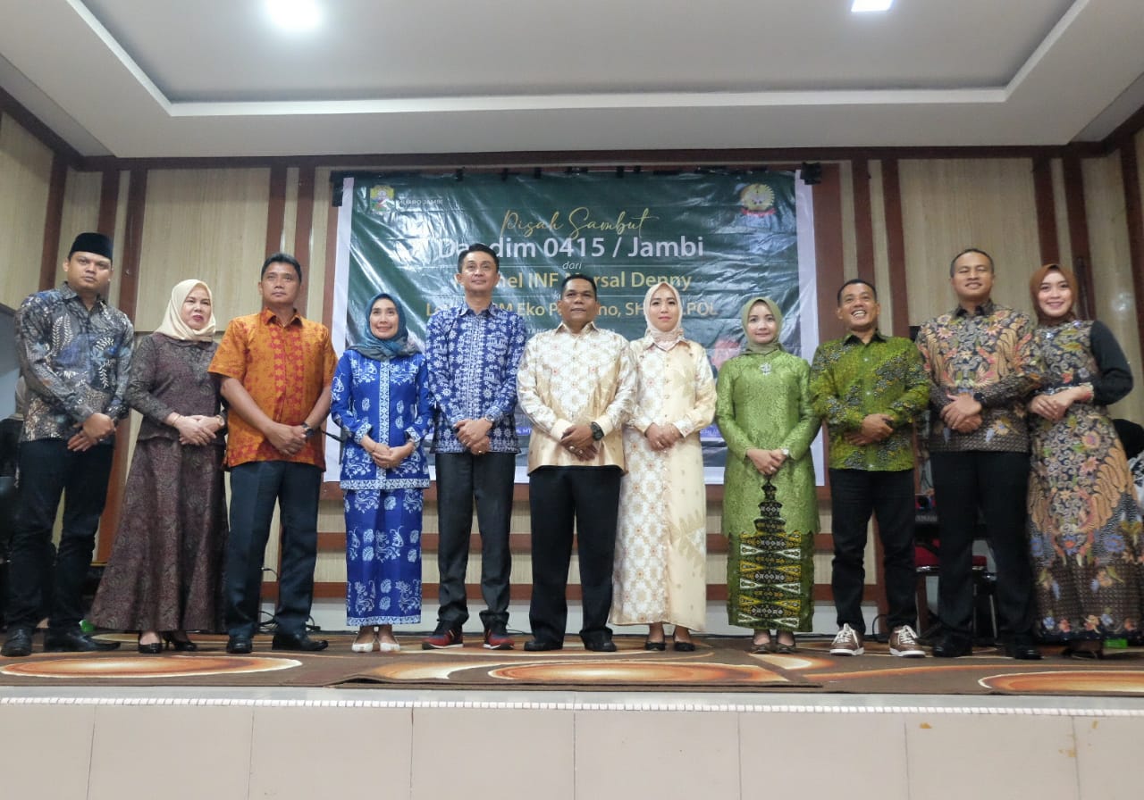 acara pisah sambut Dandim 0415/Jambi dari Kolonel INF Marsal Denny kepada Letkol ARM Eko Pristiono