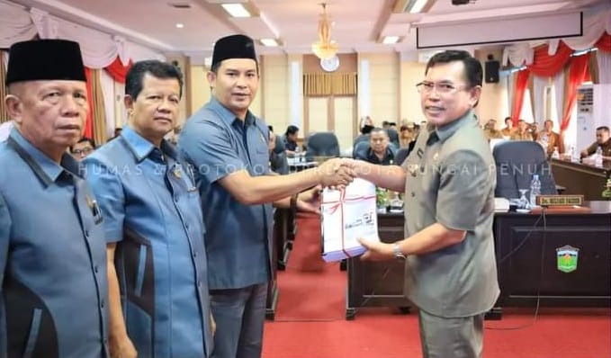 Rapat Paripurna DPRD Kota Sungai Penuh Masa Persidangan III dengan Agenda Penyampaian Pengantar dari Wali Kota Sungai Penuh Terhadap Rancangan KUA-PPAS Kota Sungai Penuh TA 2024