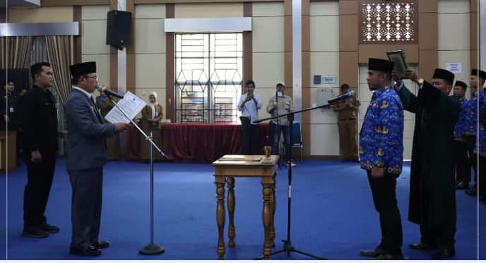 Wali Kota Sungai Penuh Ahmadi Zubir melantik Pejabat Fungsional Lingkup Pemerintah Kota Sungai Penuh