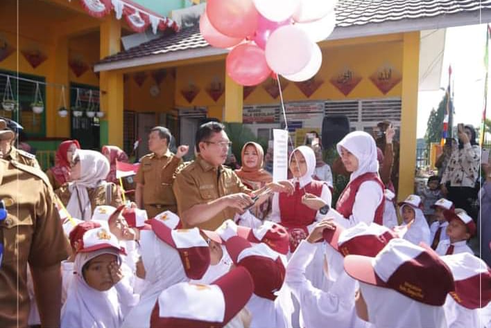 Wali Kota Sungai Penuh Drs. Ahmadi Zubir