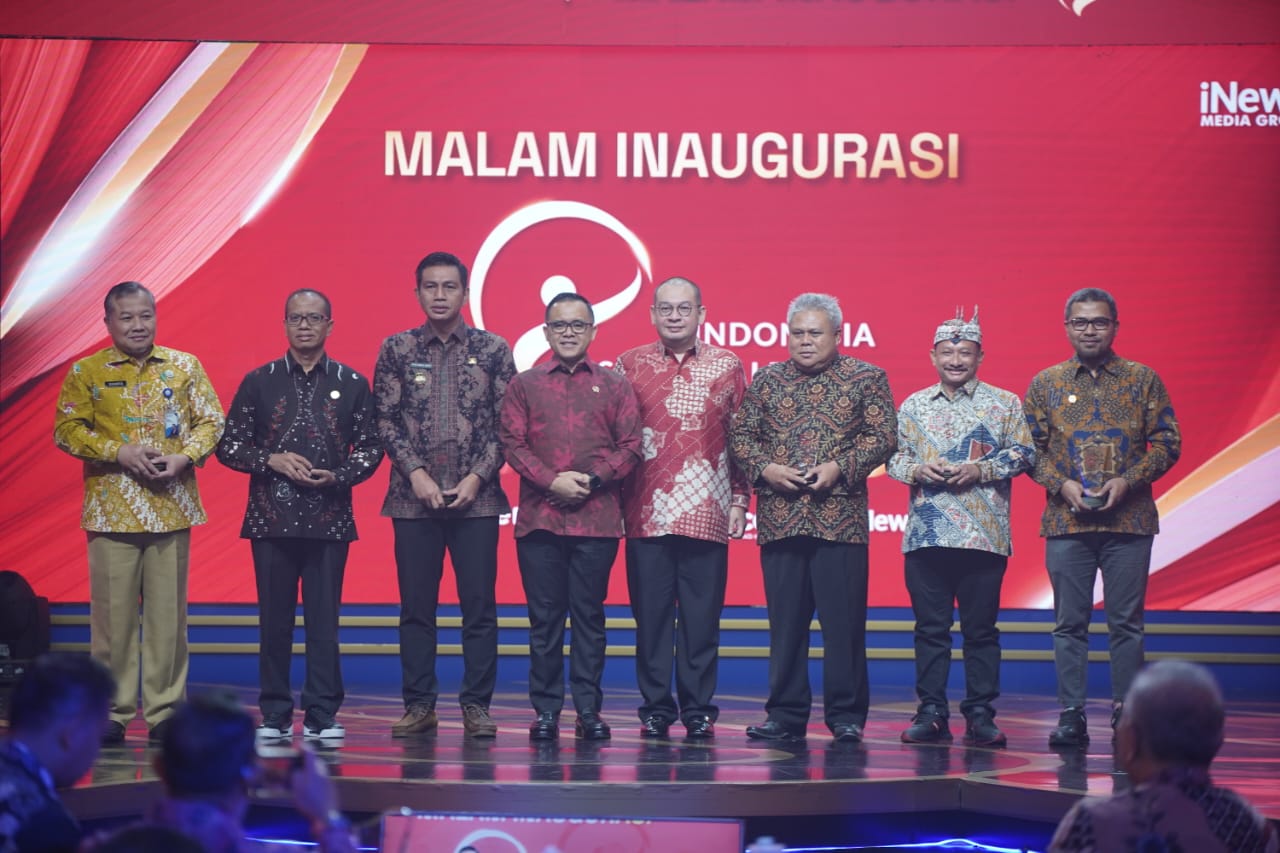 Bupati Fadhil Arief Raih Penghargaan The Best Leader in Economic Development