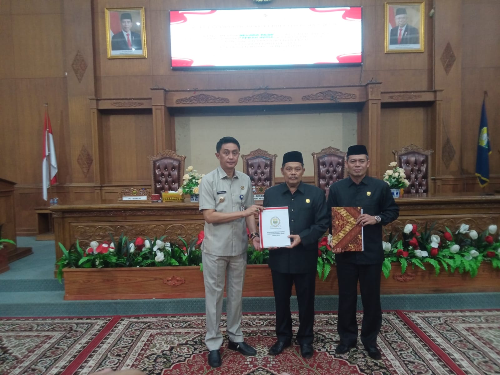 Paripurna Penyampaian Ranperda Inisiatif sekaligus dari pihak eksekutif.