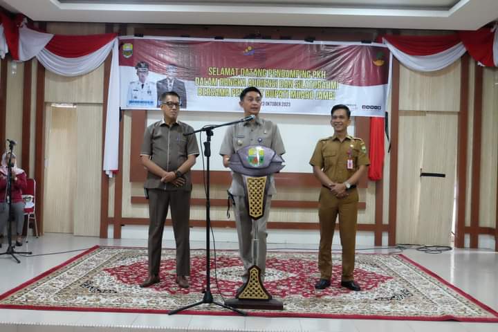 Penjabat Bupati Muaro Jambi Bachyuni Deliansyah,