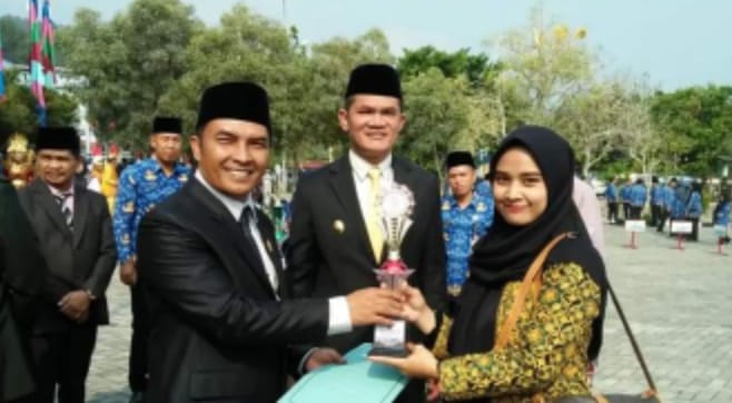 Ketua DPRD Kota Sungai Penuh Lendra Wijaya, SE saat mengikuti upacara peringatan Hari Sumpah Pemuda ke-95 Tahun 2023.