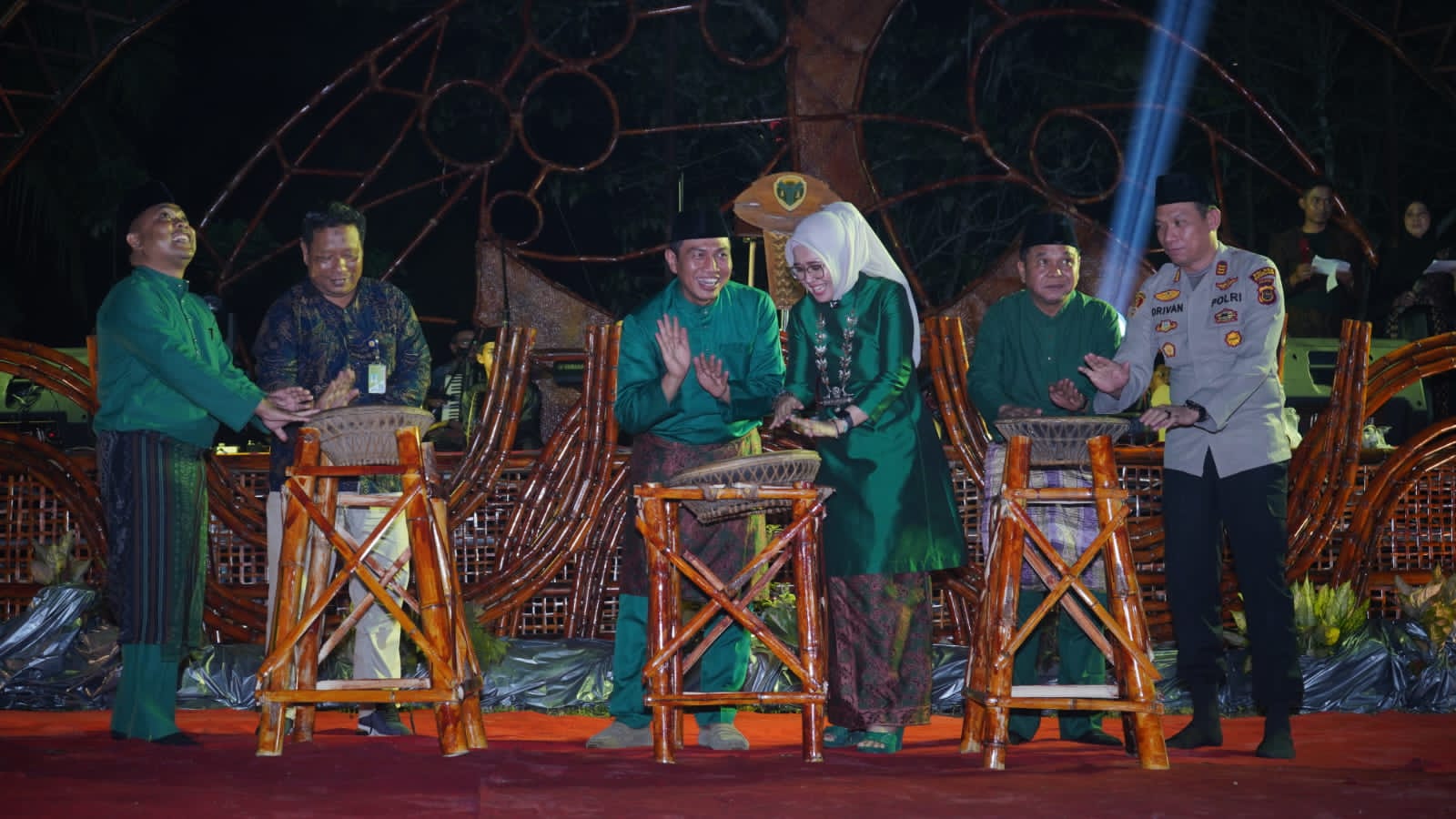 penutupan festival kota minyak kenduri swarnabumi di Kecamatan Bajubang
