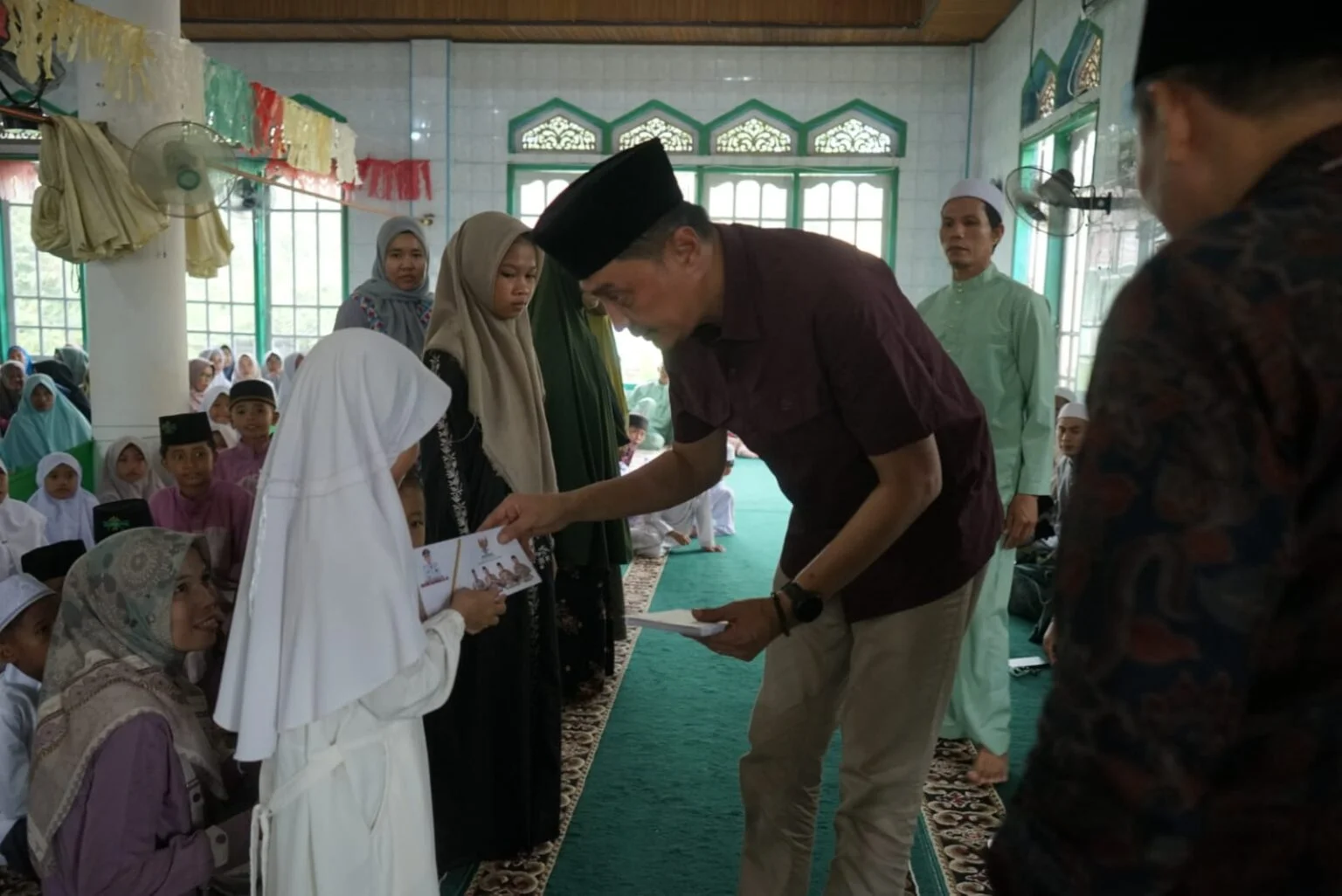 Pj Bupati Bachyuni Santuni Anak Yatim dan Kaum Dhuafa