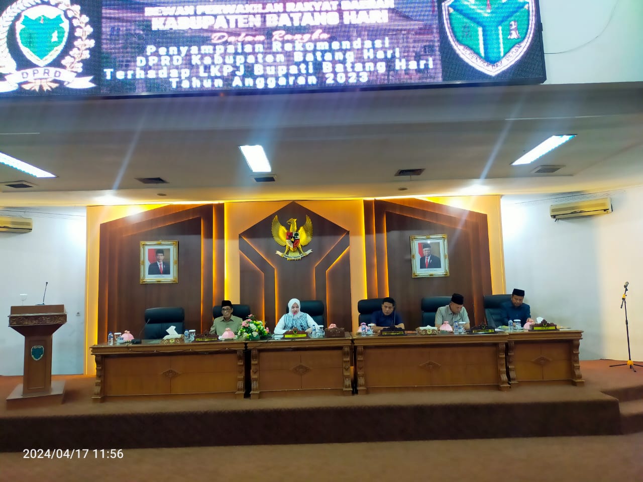rapat paripurna dalam rangka penyampaian rekomendasi DPRD terhadap LKPJ (Laporan Keterangan Pertanggung Jawaban) Bupati Batang Hari Tahun Anggaran 2023