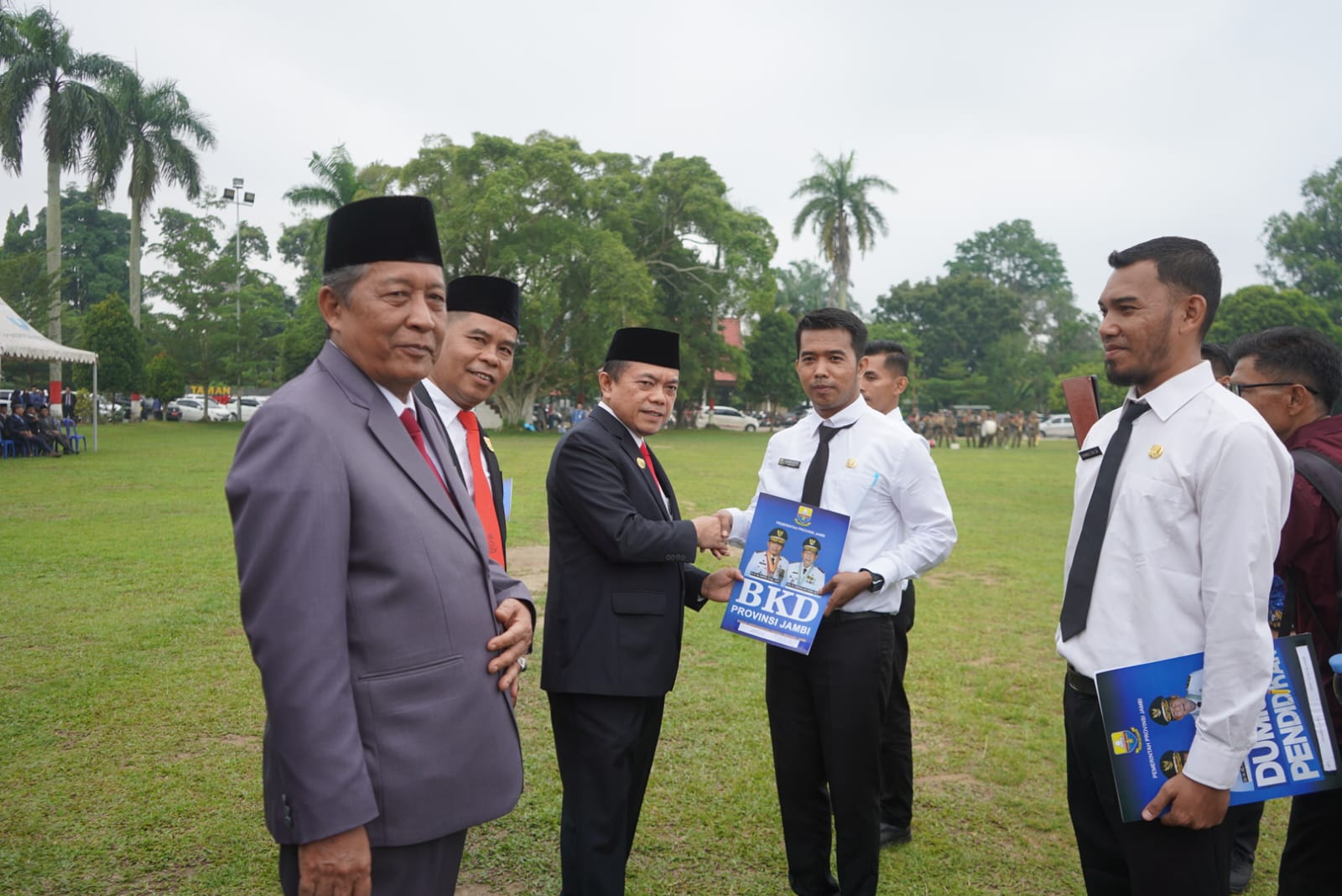 enyerahan SK Pegawai Pemerintah dengan Perjanjian Kerja (PPPK) Pemerintah Provinsi Jambi Tahun Anggaran 2023