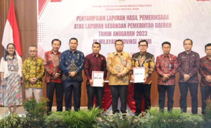 Wako Sungai Penuh terima piagam penghargaan predikat Opini Wajar Tanpa Pengecualian (WTP) dari BPK-RI atas LKPD TA 2023.