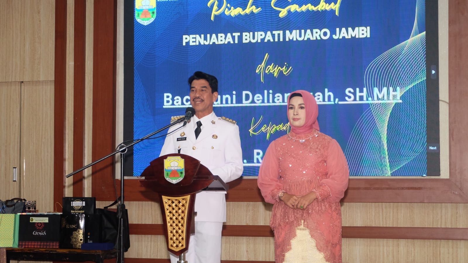 acara pisah sambut dari Penjabat Bupati yang lama Bachyuni Deliansyah kepada Penjabat Bupati yang Baru Raden Najmi.  
