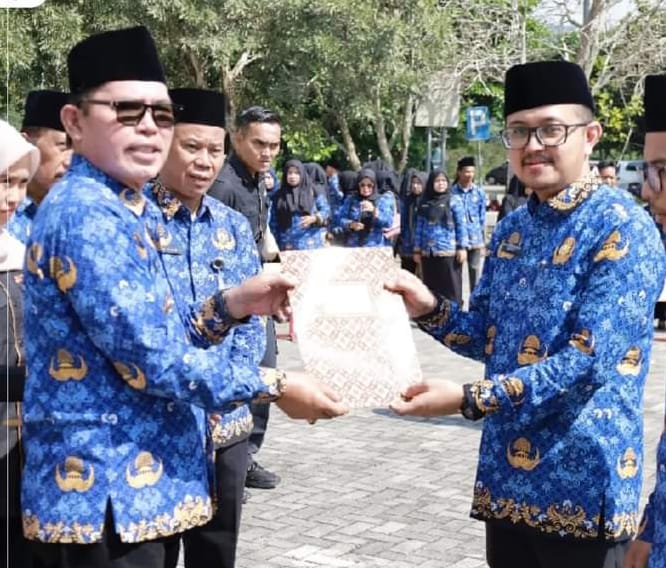 penyerahan Surat Keputusan (SK) Pegawai Pemerintah dengan Perjanjian Kerja (PPPK) Tahun 2023 dan juga penyerahan Sertifikat Orientasi P3K formasi Tahun 2022.