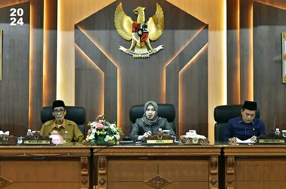 rapat paripurna Dewan Perwakilan Rakyat Daerah (DPRD) Kabupaten Batang Hari dalam rangka Penyampaian Nota Pengantar KUA PPAS R-APBD Tahun Anggaran (2025