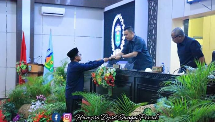 DPRD Kota Sungai Penuh menggelar rapat gabungan dengan agenda Penyampaian Laporan Hasil Pembahasan terhadap Rancangan Kebijakan Umum Anggaran dan Prioritas Plafon Anggaran Sementara (KUA-PPAS) Tahun Anggaran 2025
