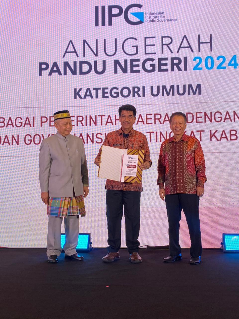 Raden Najmi Terima Anugrah Pandu Negeri 2024