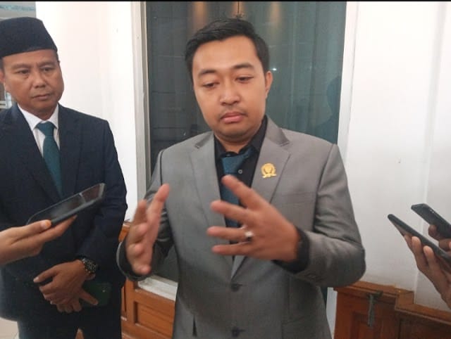 Ketua DPRD Batanghari Rahmat Hasrofi
