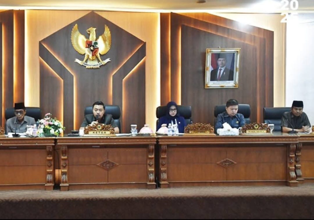 WhatsApp Image 2025-06-12 at 19.54.23 penyampaian nota pengantar rancangan perubahan Kebijakan Umum Anggaran (KUA) dan Perubahan Prioritas dan Plafon Anggaran Sementara (PPAS) Kabupaten Batang Hari tahun 202