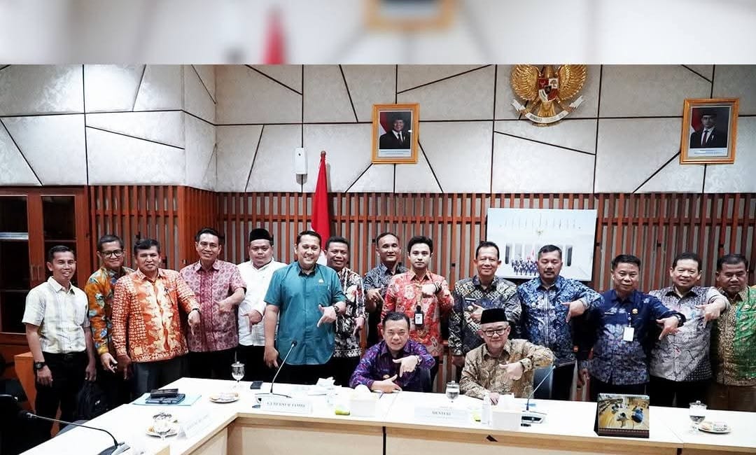 Bupati Batang Hari Mhd Fadhil Arief bersama Bupati/Wali kota se-Provinsi Jambi mendampingi Gubernur Jambi Dr. H.Al Haris