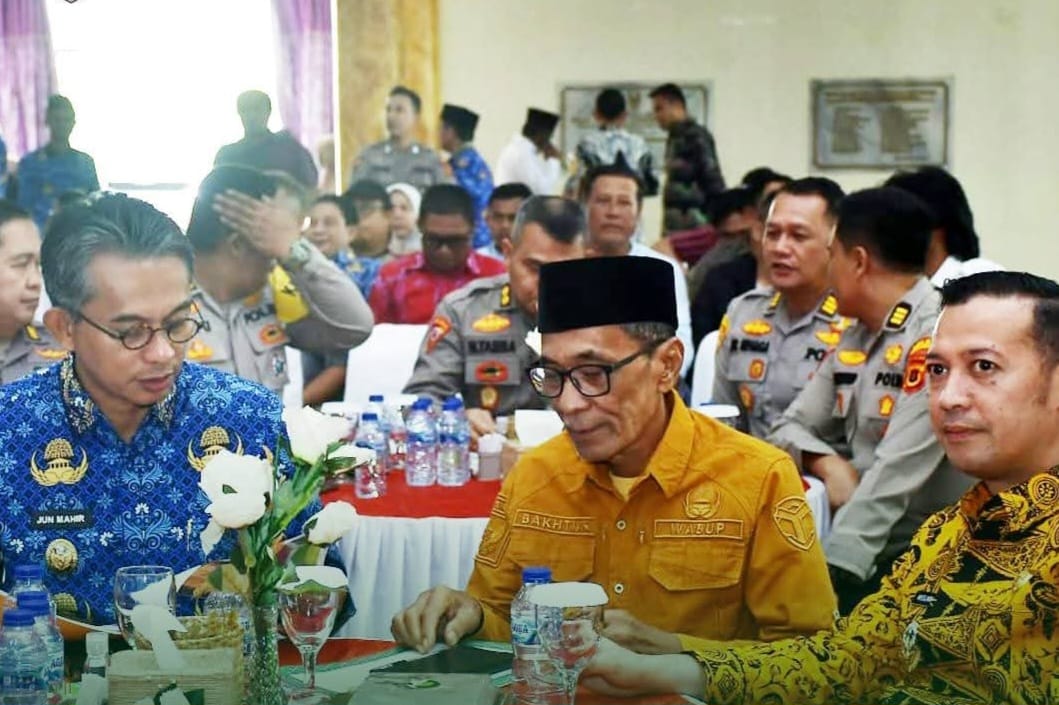 Wakil Bupati Batang Hari H. Bakhtiar menghadiri Rapat Koordinasi Penanganan Kebakaran Hutan dan Lahan (Karhutla) Provinsi Jambi 2025