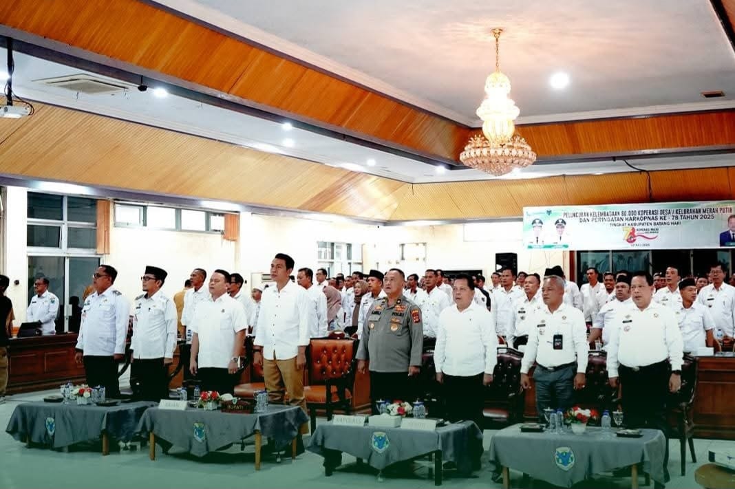 Bupati Batang Hari Mhd. Fadhil Arief menghadiri secara zoom meeting acara peluncuran kelembagaan Koperasi Desa/Kelurahan Merah Putih