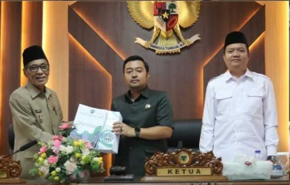 sidang paripurna dengan agenda Jawaban Pemerintah terhadap Pemandangan Umum Fraksi-Fraksi DPRD atas Nota Pengantar Laporan Keuangan Pemerintah Daerah (LKPD) Tahun Anggaran 2024