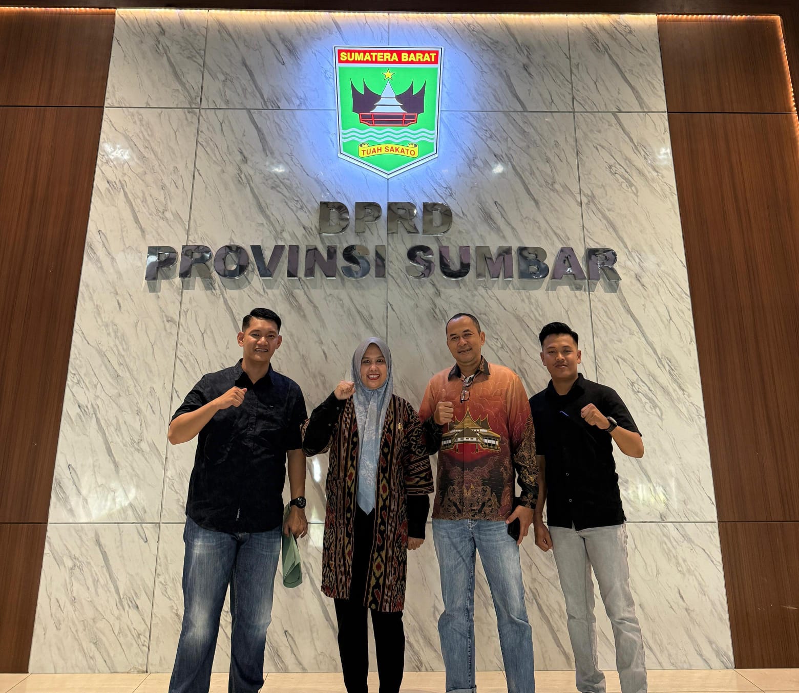 Jambipers.com, Muaro Jambi -- Dalam rangka meningkatkan pengetahuan dan kemampuan dalam menghadapi efisiensi tahun anggaran 2026, Anngota DPRD Muaro Jambi Ade Erma Suryani, melaksanakan kunjungan kerja ke Dewan Perwakilan Rakyat Daerah (DPRD) Provinsi Sumatra Barat.