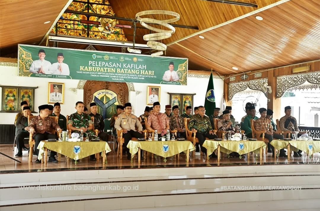 WhatsApp Image 2025-11-14 at 09.32.00 (1) keberangkatan 123 kafilah Kabupaten Batang Hari untuk bertanding di ajang Musabaqah Tilawatil Qur’an (MTQ) ke-54 tingkat Provinsi Jambi tahun 2025